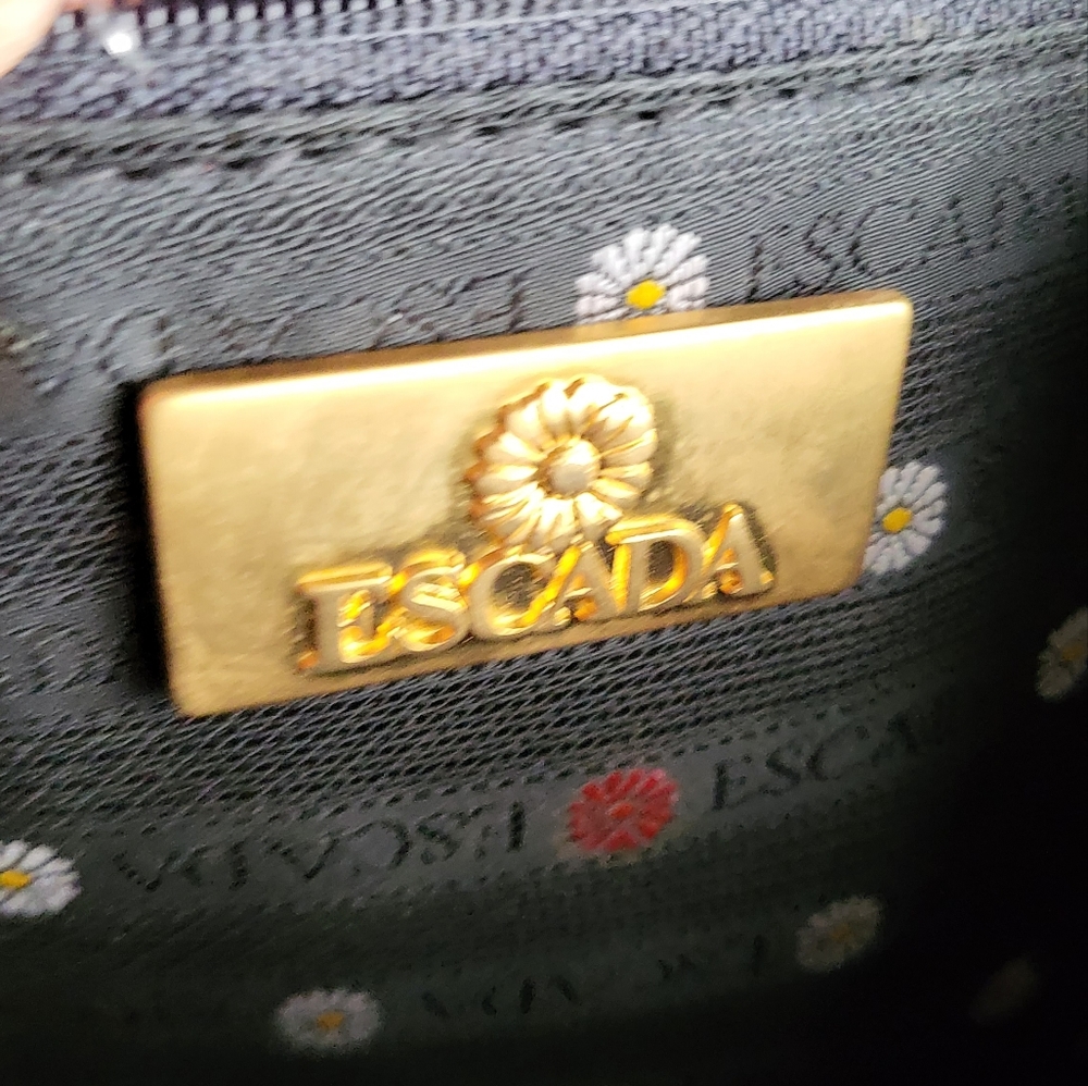 Escada Vintage Rare Daisy Embossed Handbag - Picture 5 of 10